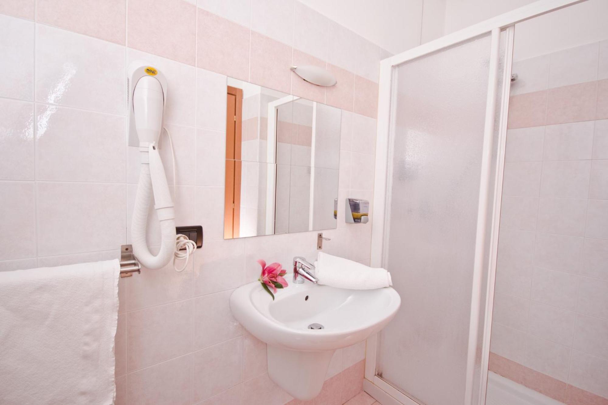 Hotel Martinelli Ronzo-Chienis Quarto foto