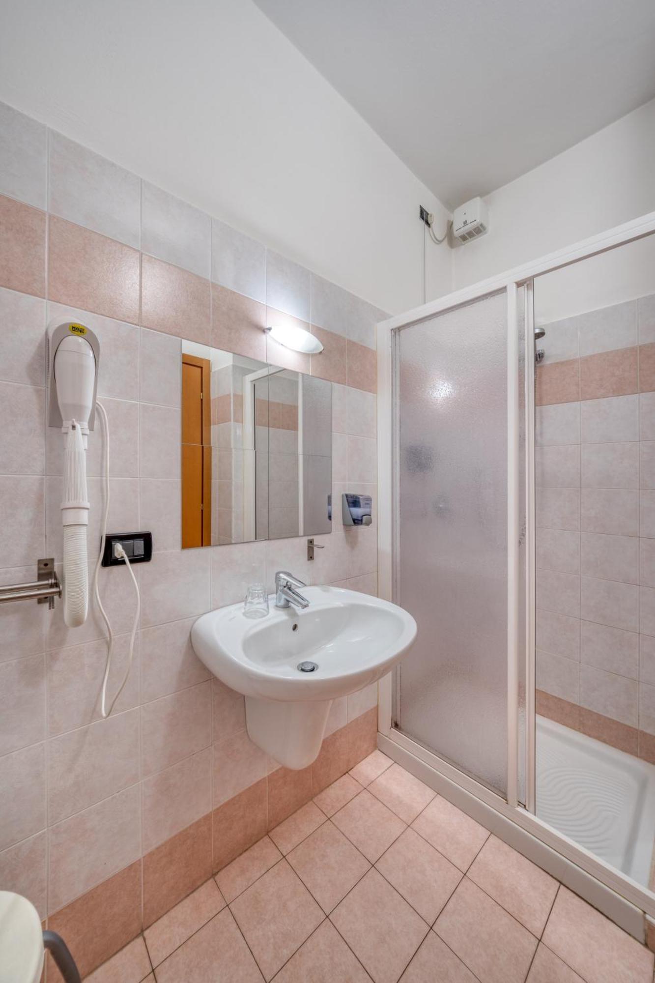 Hotel Martinelli Ronzo-Chienis Quarto foto